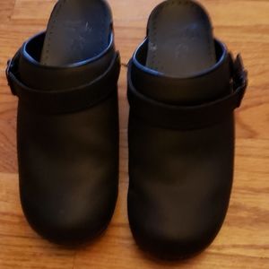 Dansko Ingrid Clogs in Black size 39